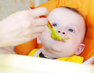 Ребенок не ест прикорм: тактика поведения мамы Ребенку 7 месяцев отказывается